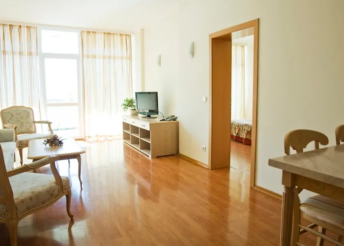 Grand Nirvana Szálloda